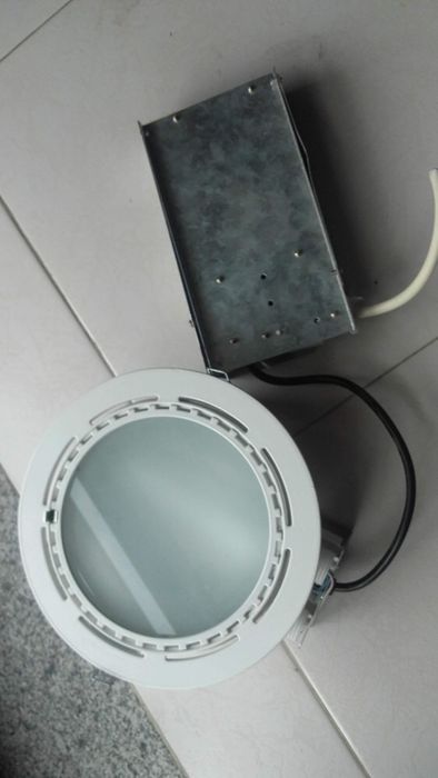 Grelhas e focos de iluminaçao de teto