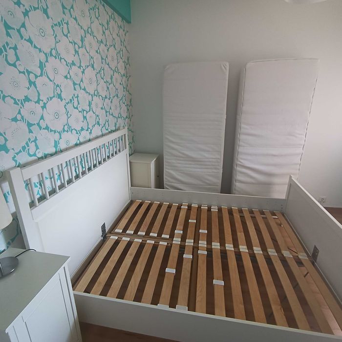 Cama de Casal IKEA + 2 mesas de cabeceira