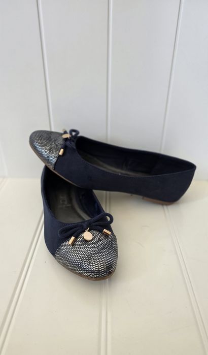 Granatowe balerinki z kokardką 40