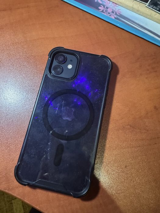 Iphone 12 + etui + kabel