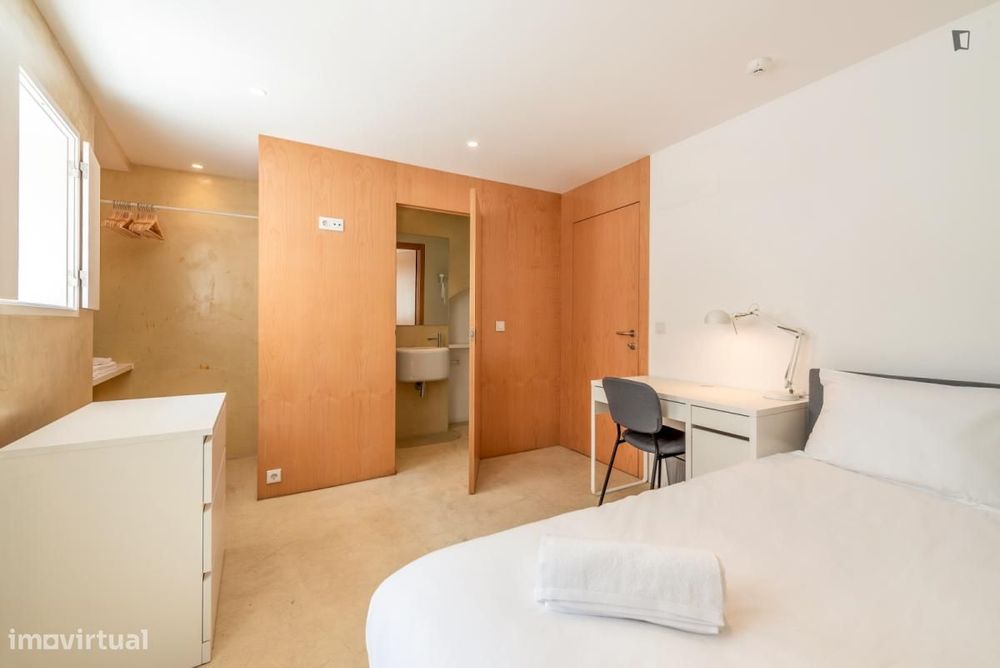 Quarto - localizado em São Bento Lisbon