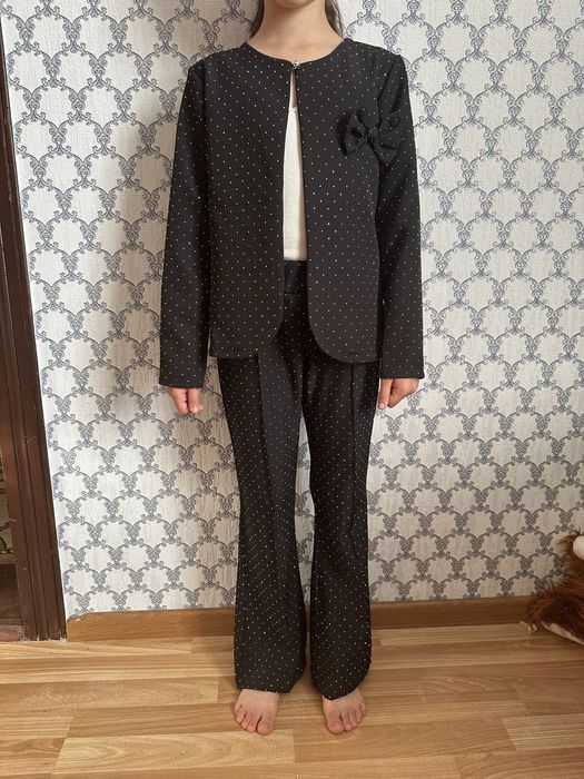 Костюм для дівчинки зі стразами