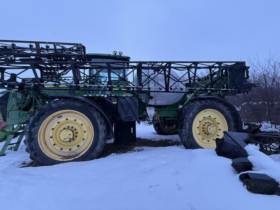 Самохідний обприскувач John Deere 4940