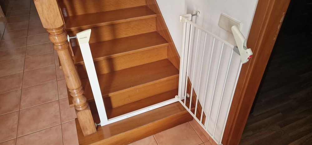 Grade de escadas / Porta escadas