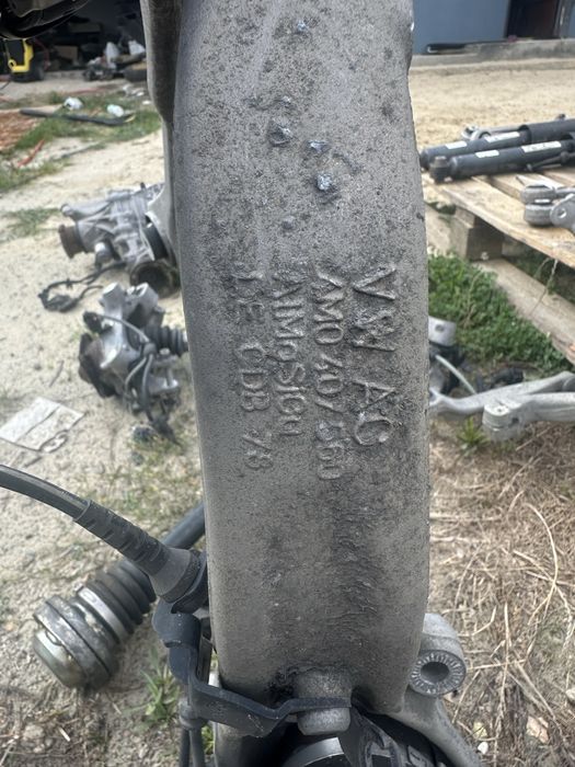 Поворотний кулак audi q7,цапфа audi q7,4m0407559,4m0407560