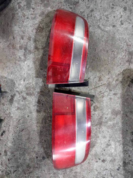 Продам 2 пари Фонарей Xonda Accord 94год седан