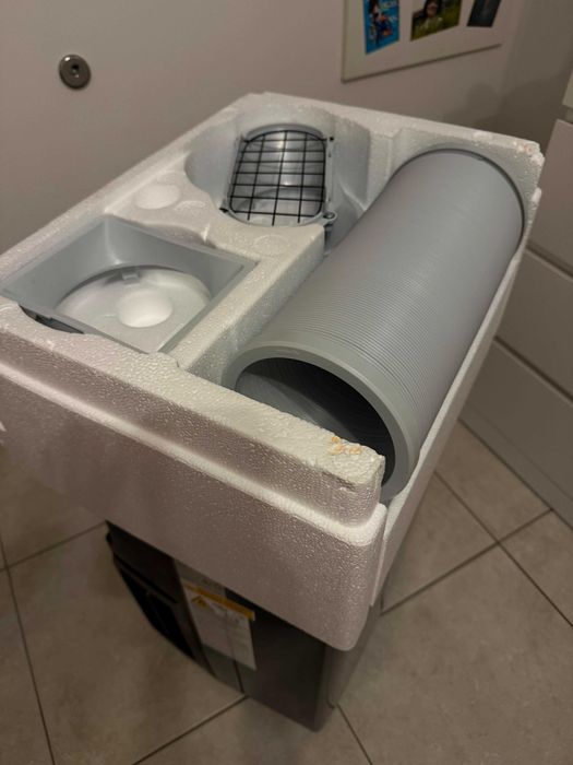 Ar condicionado portátil Whirlpool PACF212HP W 12, com capacidade de 12.000 BTU + manga para janela