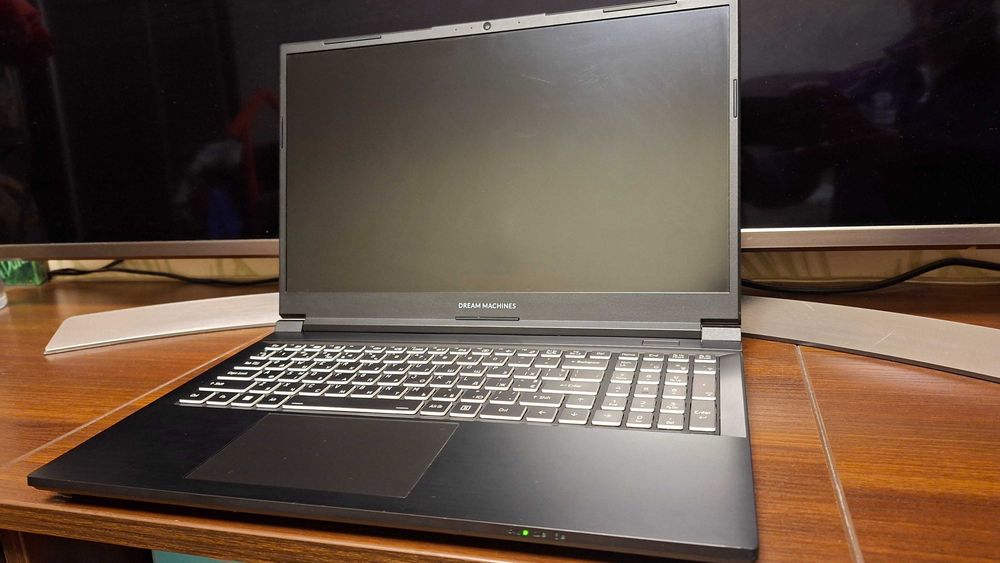 Dream Machines 15  i7 13620H 32 1TB RTX 4050