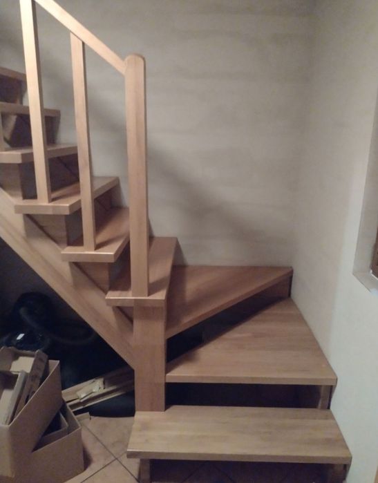 Schody drewniane, balustrady