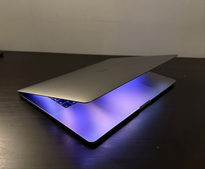 Laptop Apple MacBook Pro 15” / i7 / 16GB RAM / 256GB SSD / model A1990