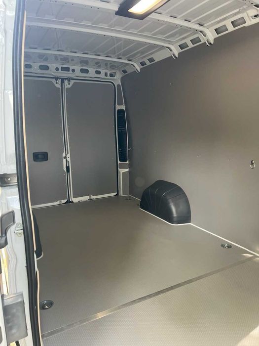 Wynajem FIAT DUCATO – bus / dostawczak / 3-osobowy / duża paka