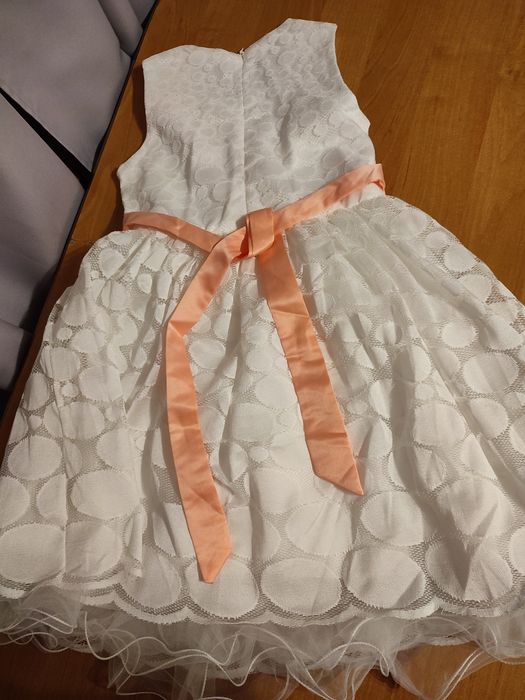Biała elegancka sukienka (rozm. Ok. 140)