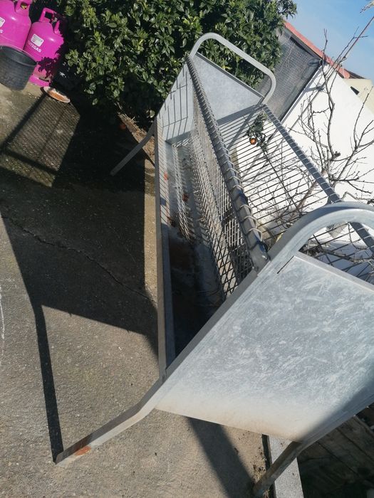 Manjedoura com 2m comprimento