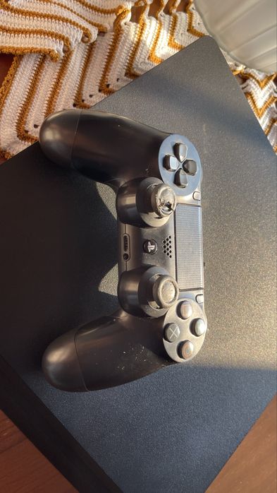 PS4 Slim (Com Defeito na Placa) + Comando Original e Cabos 100% Funcionais