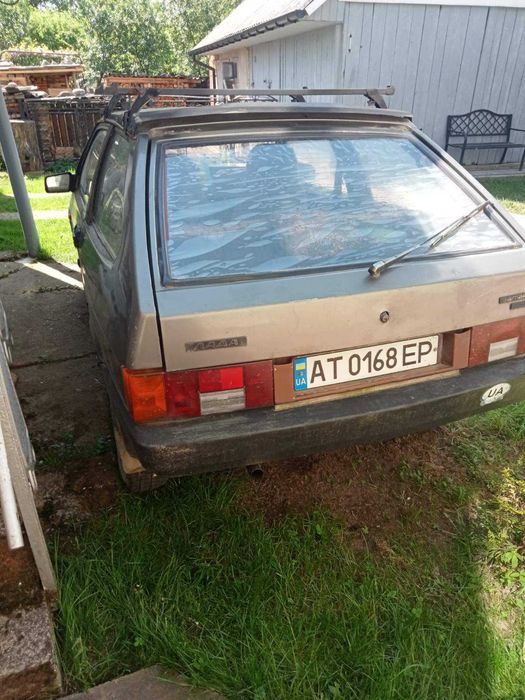 Автомобіль ваз 2108