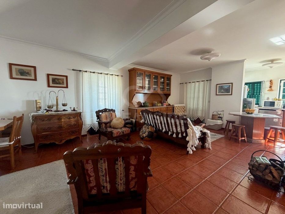 Moradia com dois apartamentos independentes em Alpedrinha