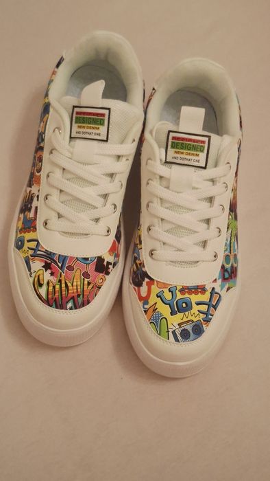 Sneakersy na grubej podeszwie-wzór graffiti rozmiar 45