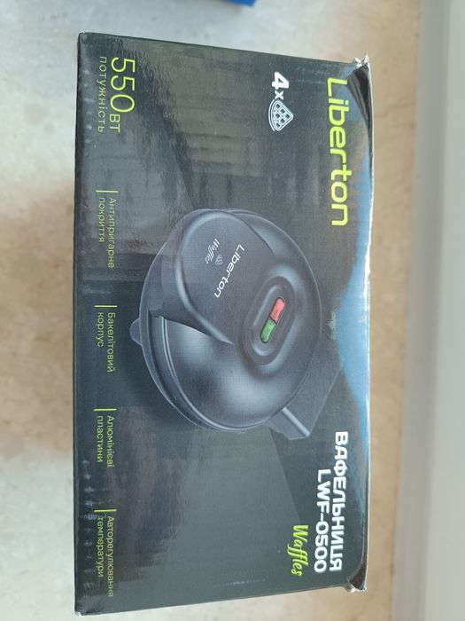 Нова.Вафельниця Liberton LWF-0500