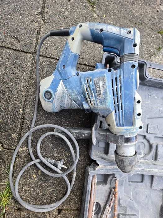 Máquina de furar McKenzie, caixa incluída- usado e a funcionar