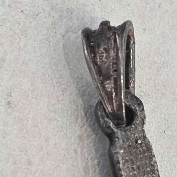 Sprzedam stary srebrny  krzyżyk z wizerunkiem Jezusa Chrystusa