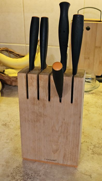 Drewniany stojak na noże.