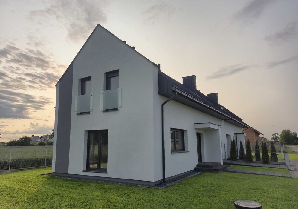 Nowoczesna nieruchomość- dom w zabudowie bliźniaczej