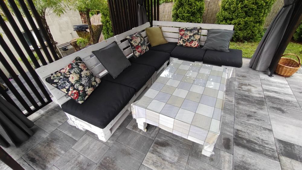 Meble z euro palet z poduchami