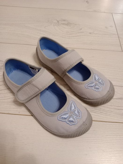 Nowe kapcie dla dziewczynki r.30
