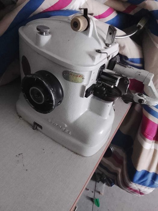 Máquina de strobel empecavel motor ainda com garantia 2 anos