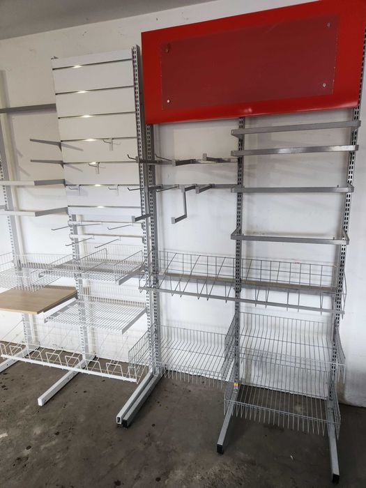 stojak wieszak odzieżowy wyposażenie sklepu przyścienny