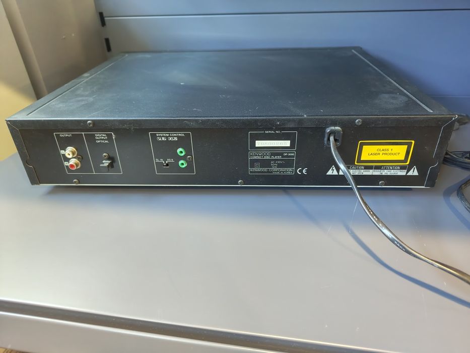 Odtwarzacz CD Kenwood model DP-3090
