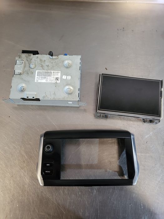 Radio GPS  peugeot 208