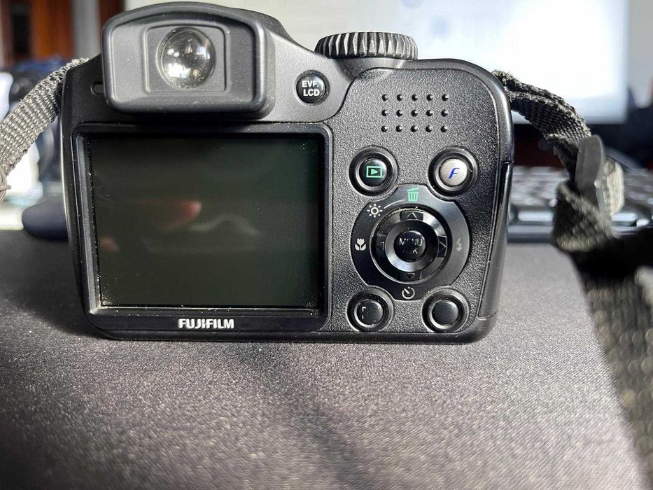 Maquina fotografica  Fujifilm S5700