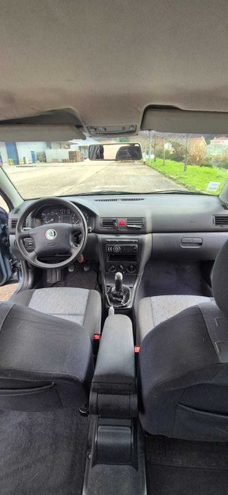 Skoda Octavia 1.6 Gasolina 106cv –  1.450€