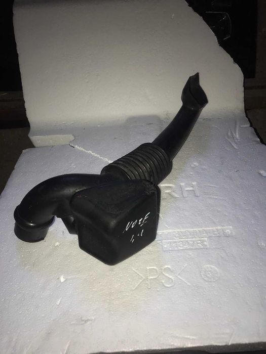 Носик повітряного Фільтра 1.4 Nissan Note  2006-2013