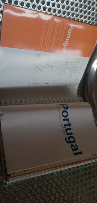 Livro guia de viagens com mapas de 2001