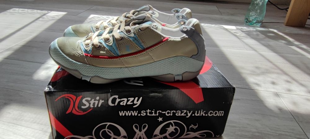 Buty firmy stir crazy
