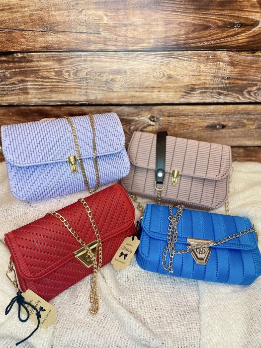 Czerwona torebka kopertówka ze sznurka poliestrowego