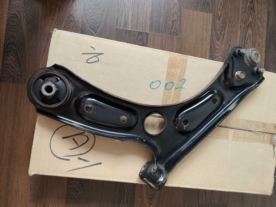 Важіль (ричаг) передній нижній правий Hyundai Elantra AD  16-20 р