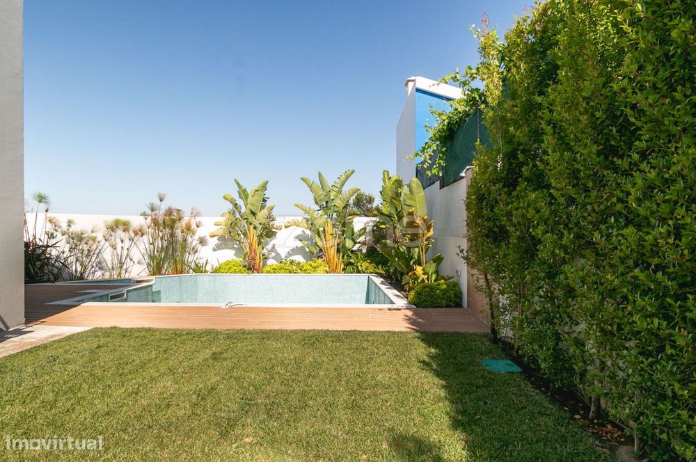 Moradia T3 com Piscina e Jardim no Zambujeiro – Alcabideche