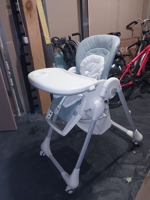 Стільчик для годування.