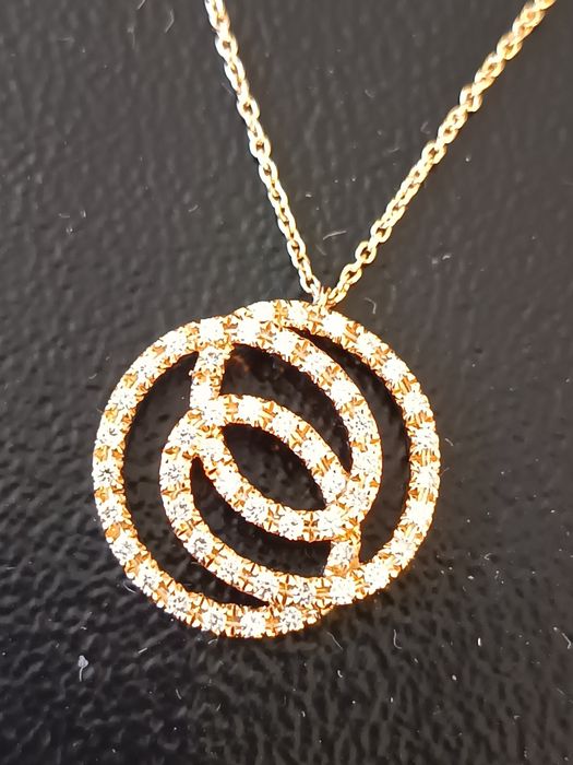 Fio em ouro 19k com 52 pedras diamante