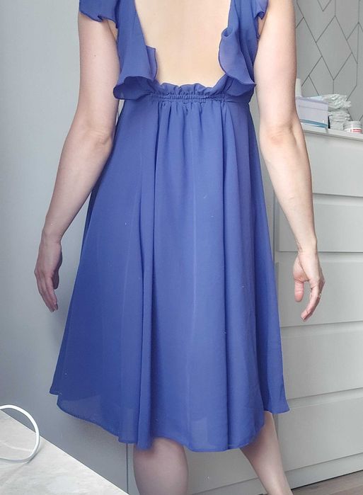 Elegancka chabrowa sukienka ciążowa na ramiączkach