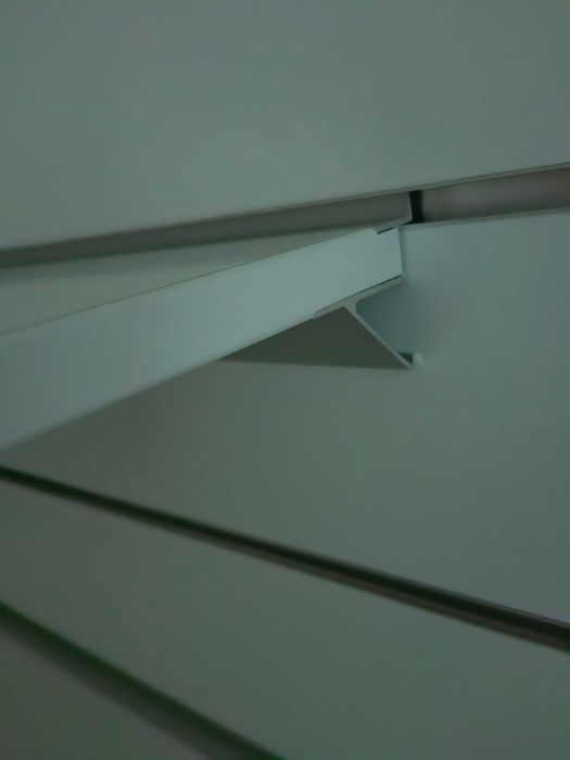 Painéis ranhurados c/ novos. P/ lojas, armazéns, garagens.