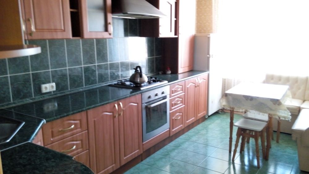 Подобова оренда 4-х кімнатної квартири