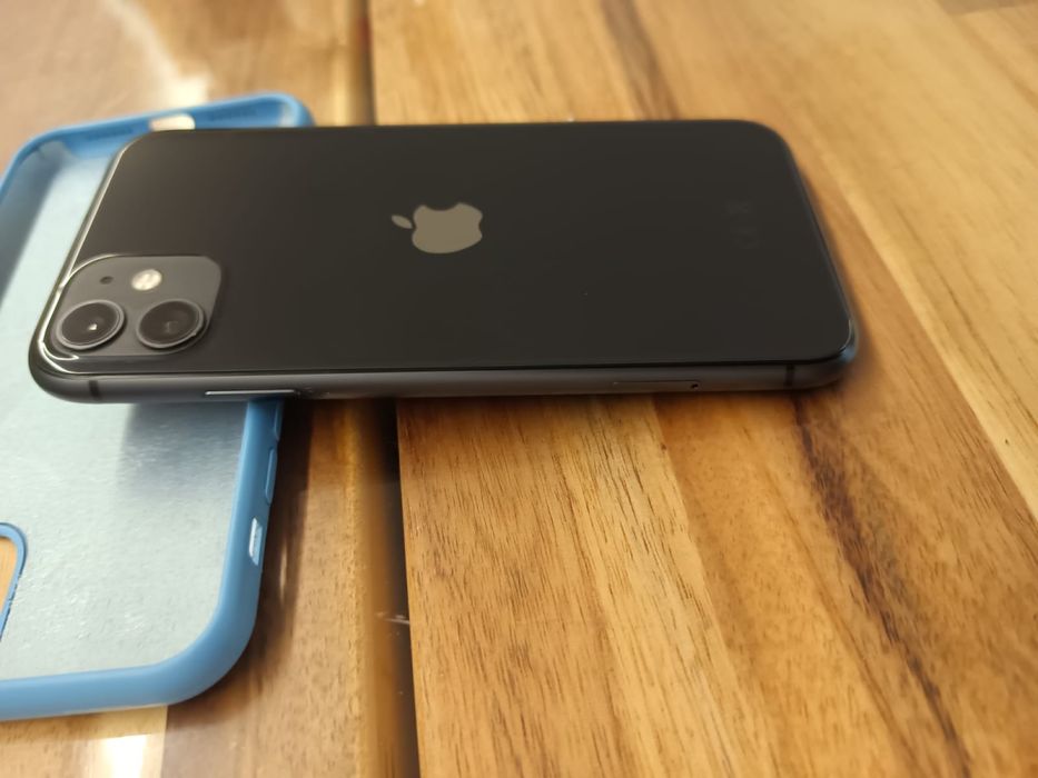 Iphone 11 64G + auricar bluetooth
