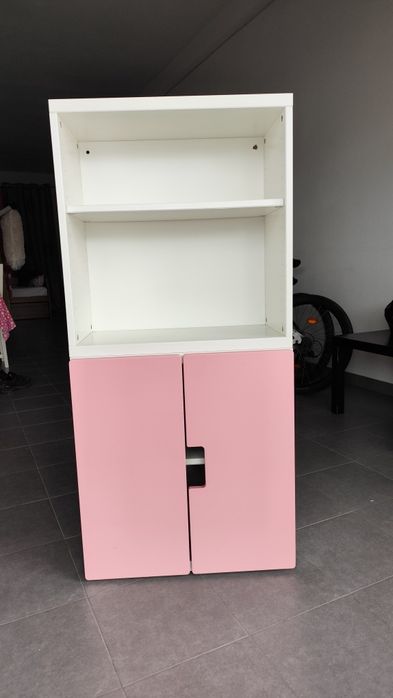 Vendo estante com portas