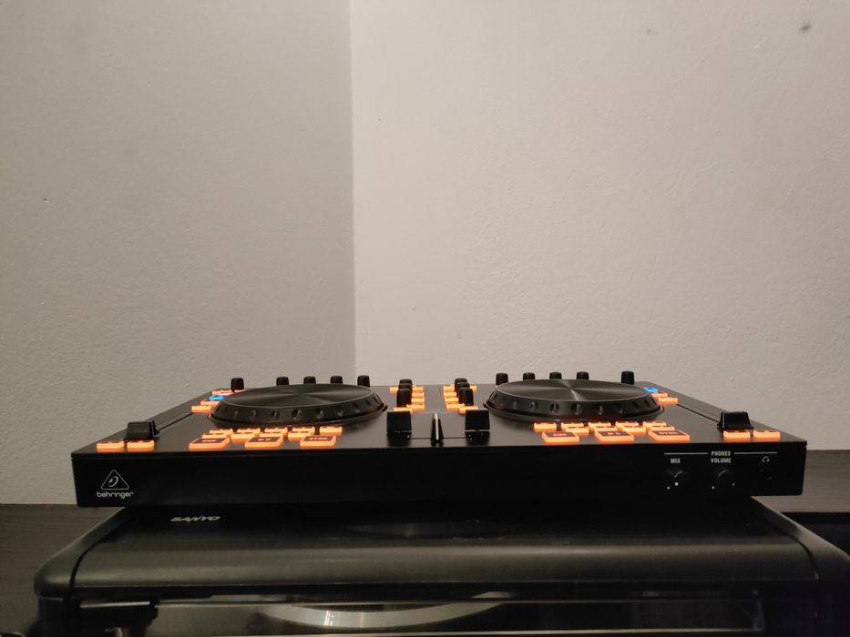 Konsola DJ Behringer cmd studio 4a