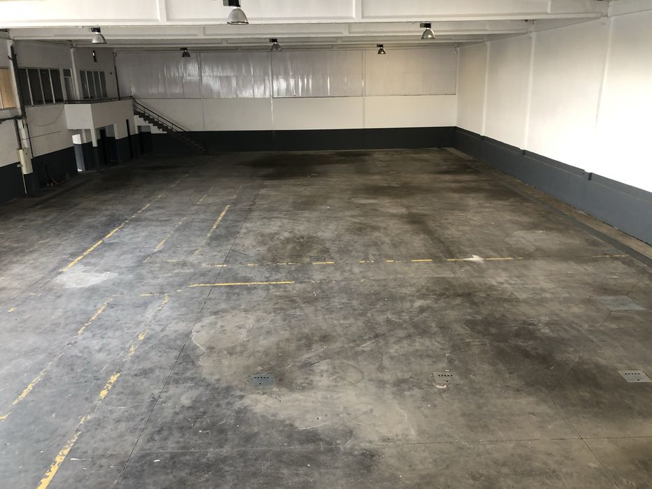 Arrenda-se pavilhao industrial com cabine