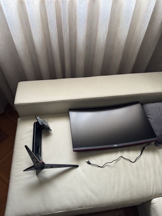 Monitor Gaming Curvo AOC 27” 0,5Ms 240Hz Com Suporte Como Novo